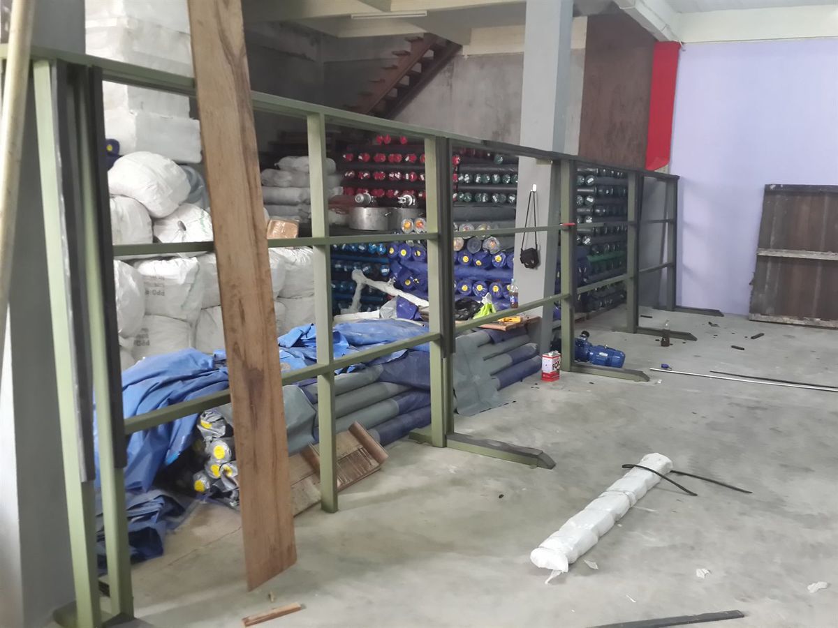 Penahan Kaca Ebony - Dokumentasi Proyek